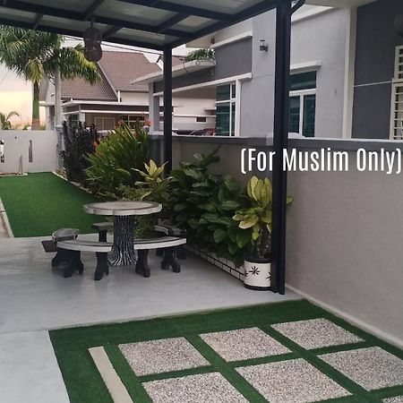 Illa Bella Homestay Jasin Экстерьер фото
